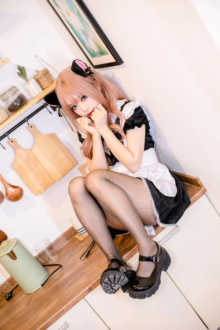 神沢永莉《厨房短款女仆》主题写真：39张全套美图