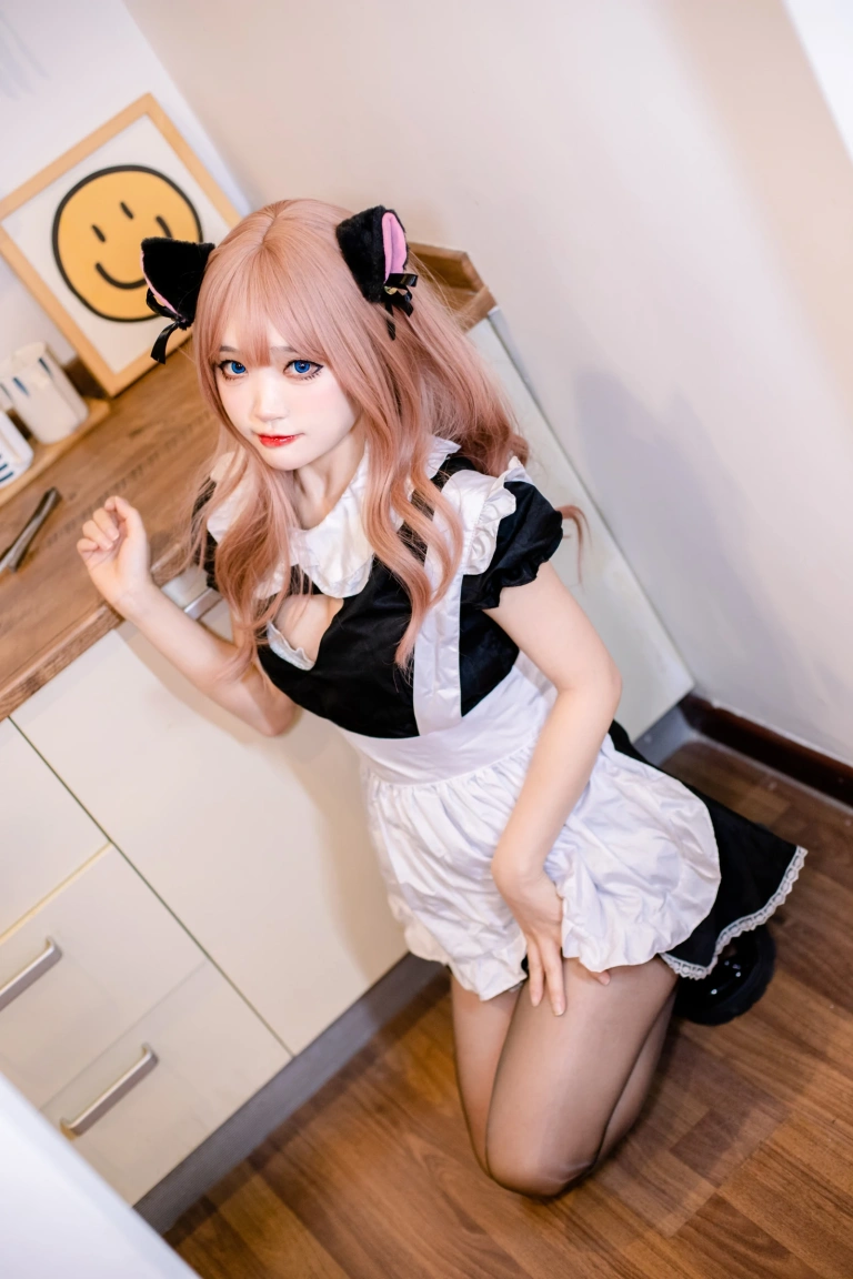 神沢永莉《厨房短款女仆》主题写真：39张全套美图