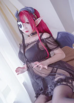 日奈娇(椎名莜)《红色使魔》主题写真：40张全套美图