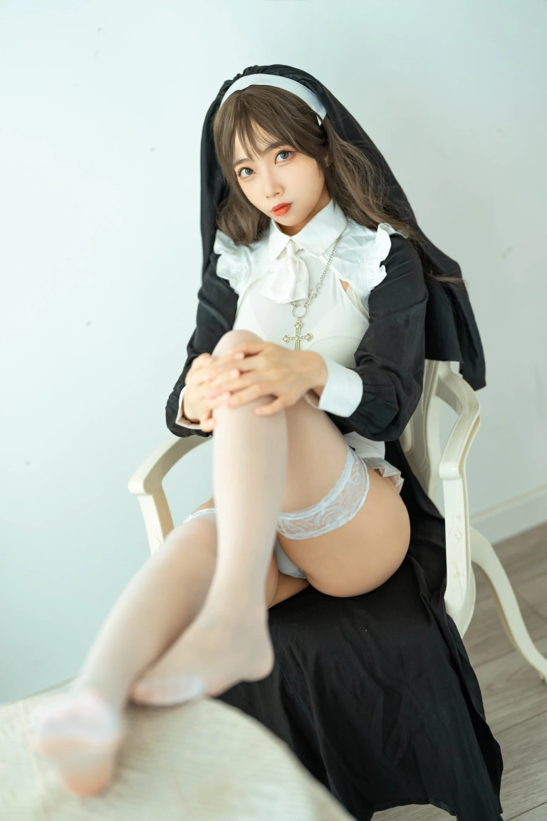 杏仁曲奇《忏悔修女》主题写真：45张全套美图
