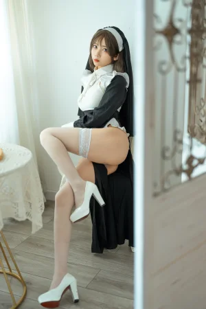 杏仁曲奇《忏悔修女》主题写真：45张全套美图