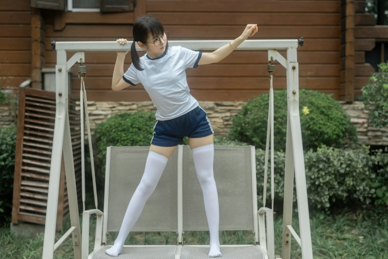幼水铃衣《温泉体操服》主题写真：85张全套美图