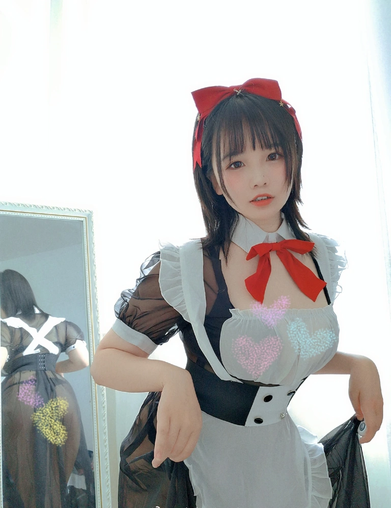 阿半今天很开心《女仆》主题写真：9张全套美图