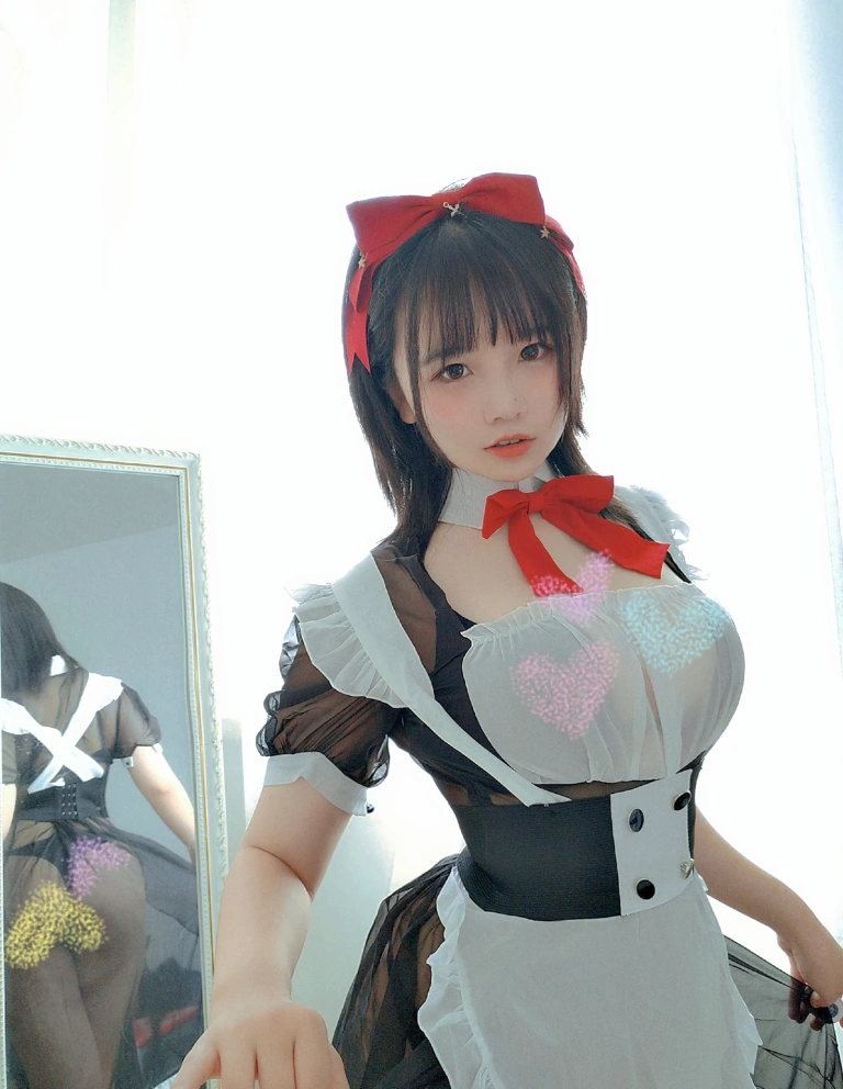 阿半今天很开心《女仆》主题写真：9张全套美图