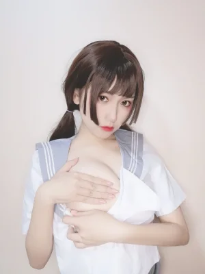 芋圆侑子《白丝jk》主题写真：72张全套美图，含8个视频