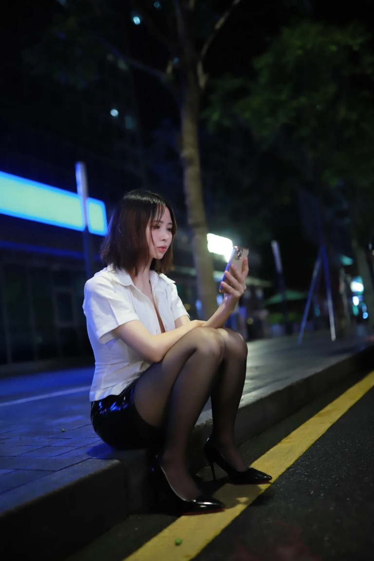 上杉绘黎落《原创 被人跟踪》主题写真：101张全套美图