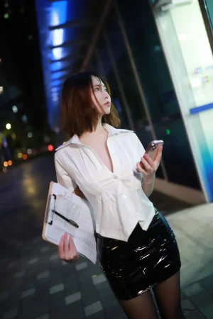 上杉绘黎落《原创 被人跟踪》主题写真：101张全套美图