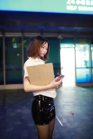 上杉绘黎落《原创 被人跟踪》主题写真：101张全套美图