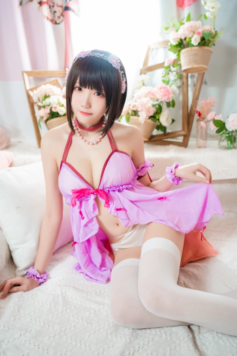 瓜希酱《加藤惠 睡衣》主题写真：14张全套美图