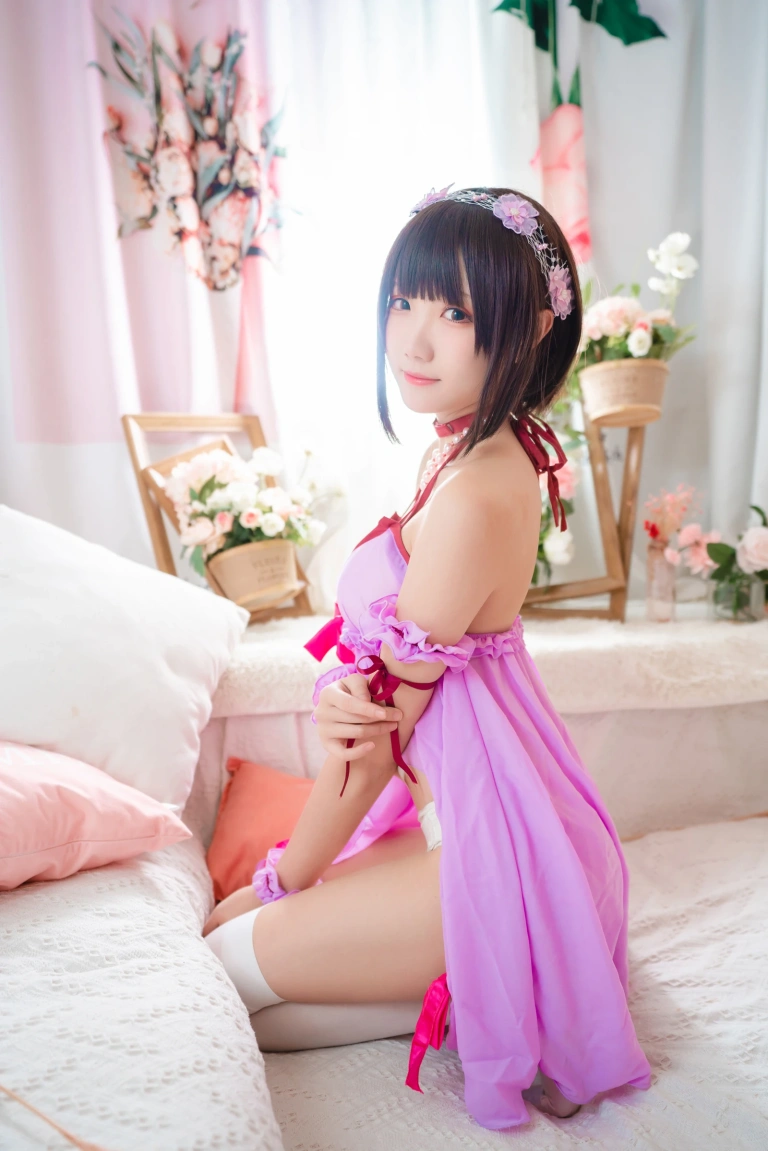 瓜希酱《加藤惠 睡衣》主题写真：14张全套美图