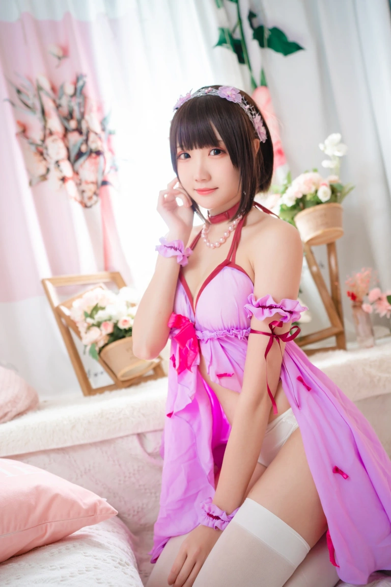 瓜希酱《加藤惠 睡衣》主题写真：14张全套美图