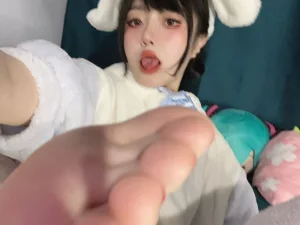 海克斯科技《玉桂狗》主题写真：18张全套美图