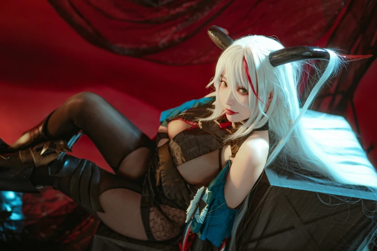 宮本桜《埃吉尔》主题写真：20张全套美图
