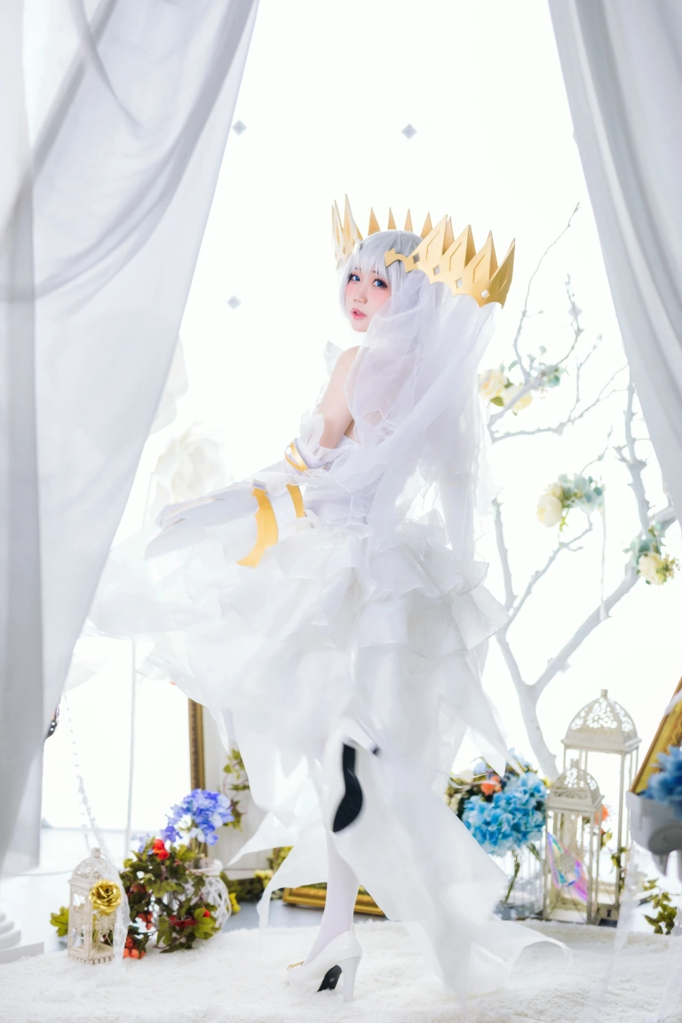 焖焖碳《鸢一折纸灵衣》主题写真：20张全套美图