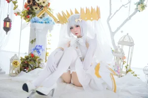焖焖碳《鸢一折纸灵衣》主题写真：20张全套美图