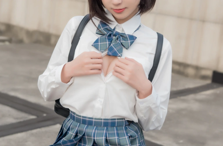 西园寺南歌《少女裙底》主题写真：22张全套美图