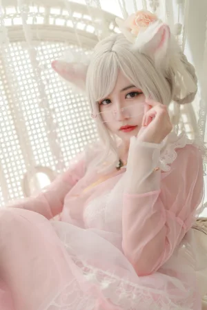 小仓千代《透明女仆粉色》主题写真：24张全套美图