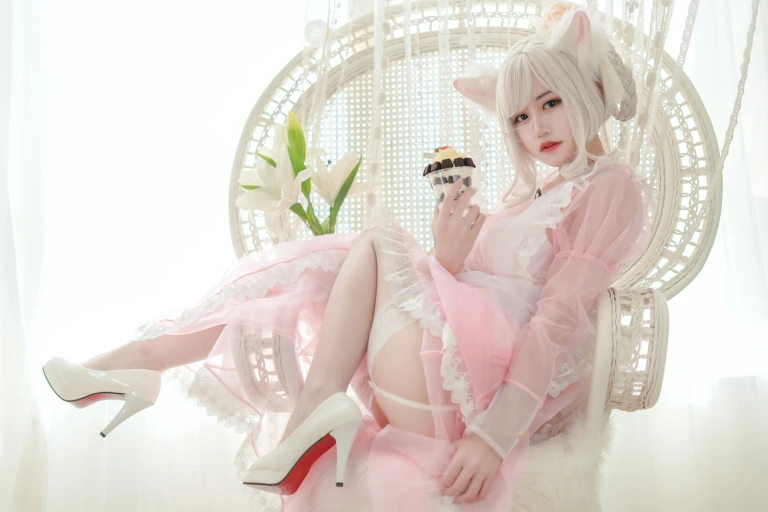 小仓千代《透明女仆粉色》主题写真：24张全套美图