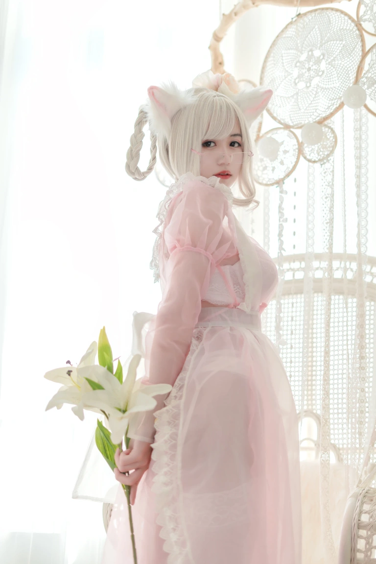 小仓千代《透明女仆粉色》主题写真：24张全套美图