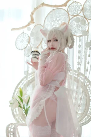 小仓千代《透明女仆粉色》主题写真：24张全套美图