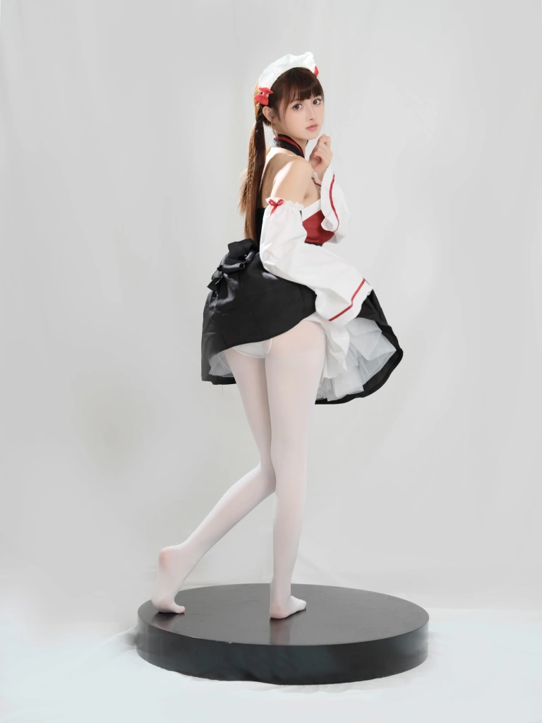 河豚抚子《红衣小女仆》主题写真：25张全套美图