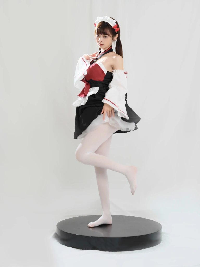 河豚抚子《红衣小女仆》主题写真：25张全套美图
