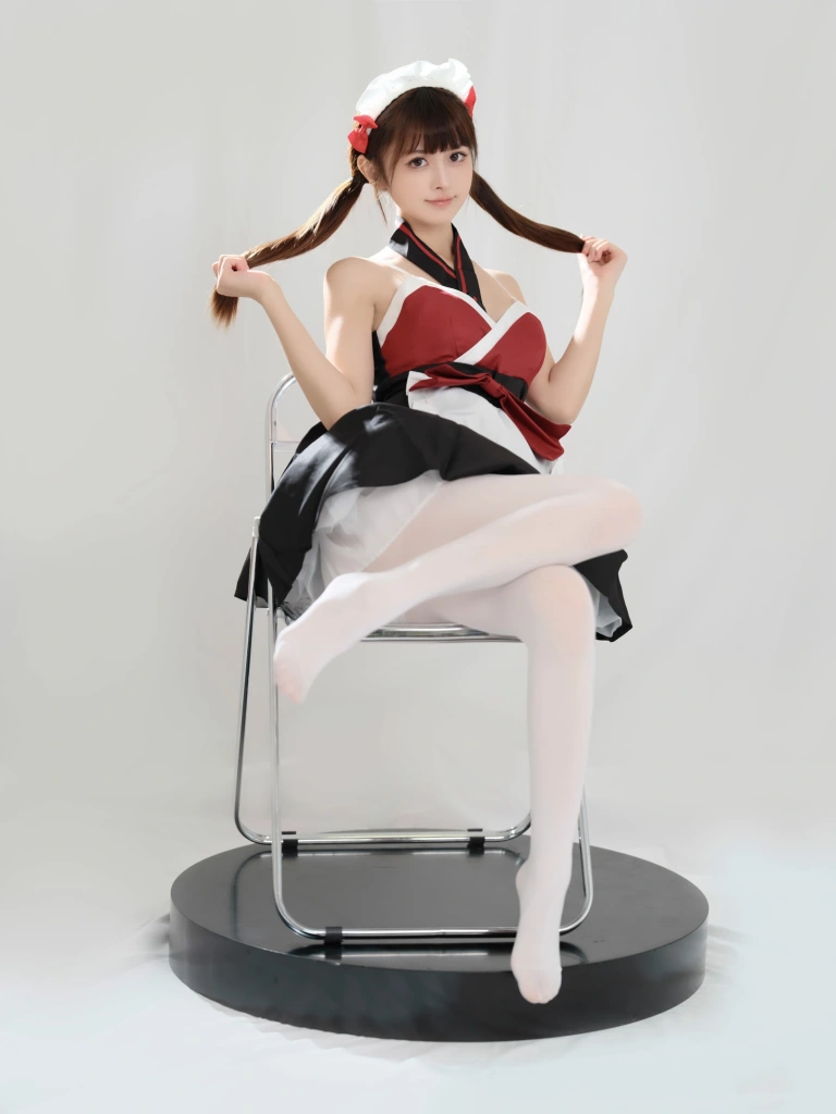 河豚抚子《红衣小女仆》主题写真：25张全套美图