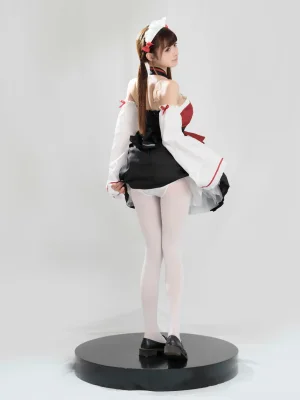 河豚抚子《红衣小女仆》主题写真：25张全套美图