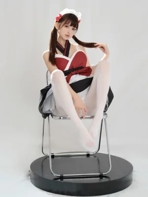 河豚抚子《红衣小女仆》主题写真：25张全套美图