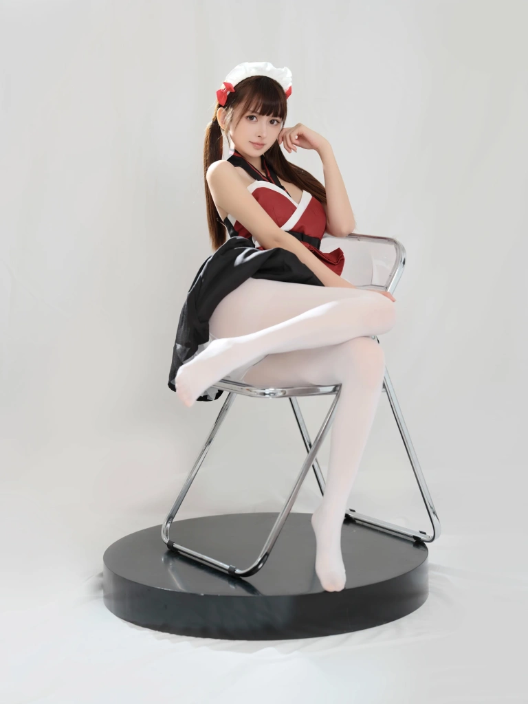 河豚抚子《红衣小女仆》主题写真：25张全套美图