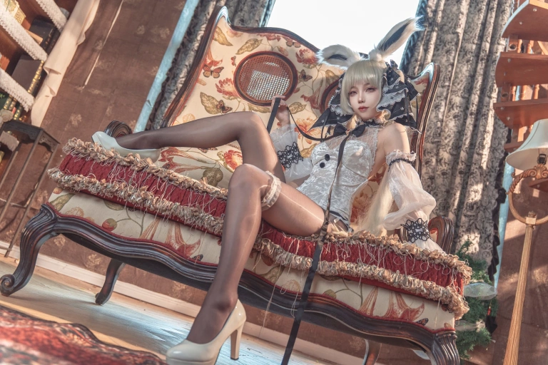狐玖玖《碧蓝航线 可畏 白兔女郎》主题写真：25张全套美图