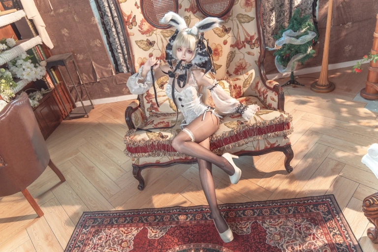 狐玖玖《碧蓝航线 可畏 白兔女郎》主题写真：25张全套美图