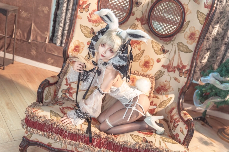 狐玖玖《碧蓝航线 可畏 白兔女郎》主题写真：25张全套美图