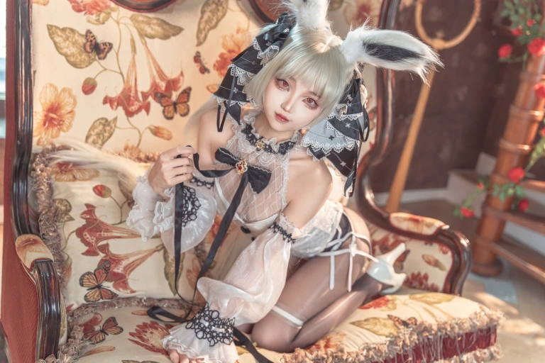 狐玖玖《碧蓝航线 可畏 白兔女郎》主题写真：25张全套美图