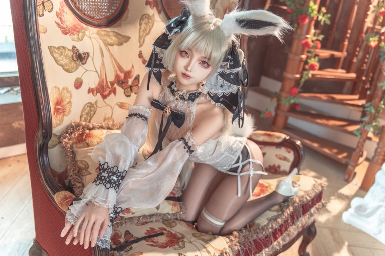 狐玖玖《碧蓝航线 可畏 白兔女郎》主题写真：25张全套美图