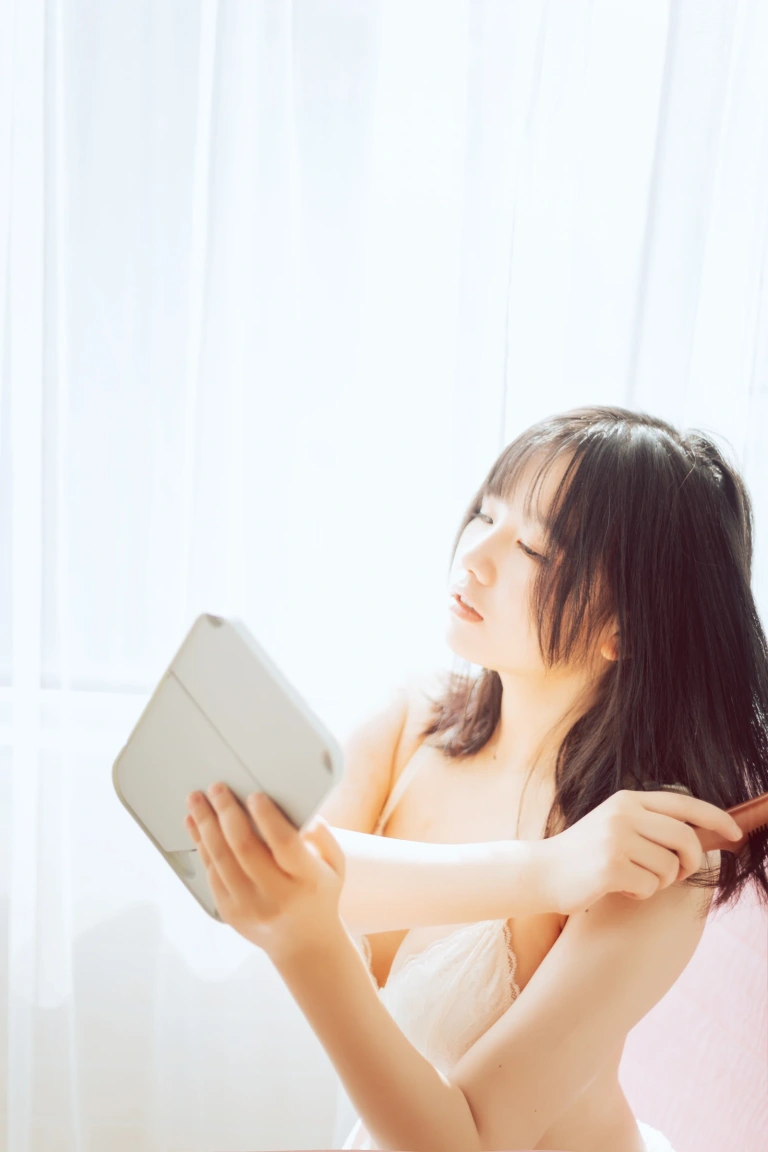 阿半今天很开心《私房》主题写真：26张全套美图