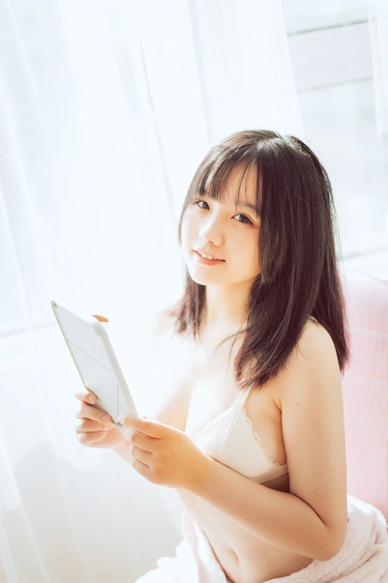 阿半今天很开心《私房》主题写真：26张全套美图