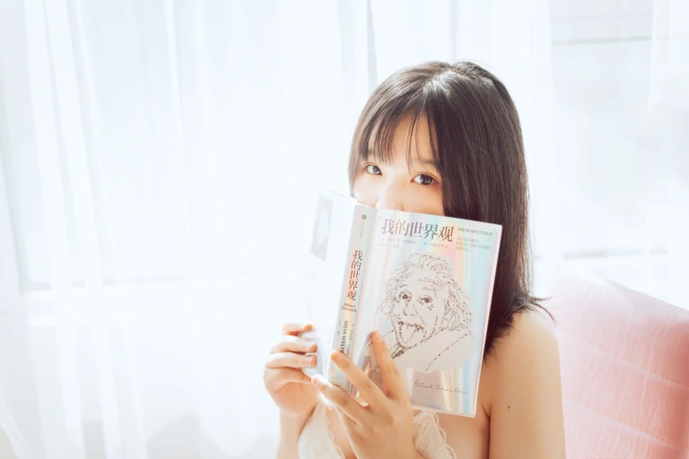 阿半今天很开心《私房》主题写真：26张全套美图