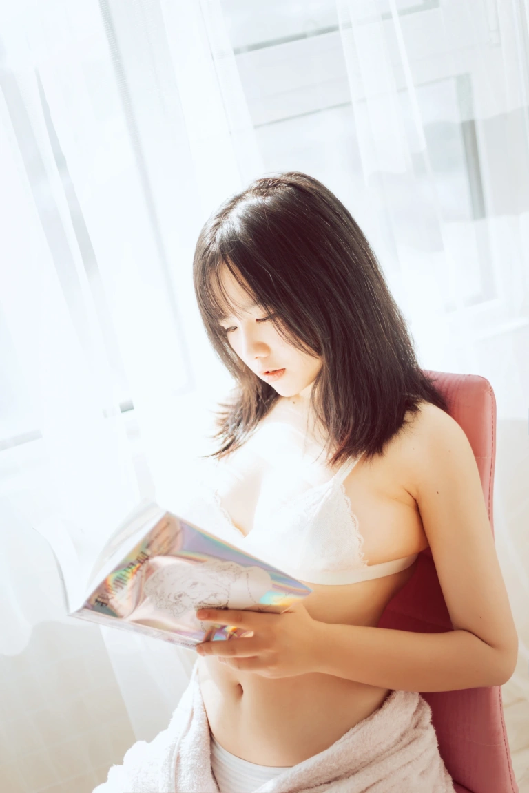 阿半今天很开心《私房》主题写真：26张全套美图