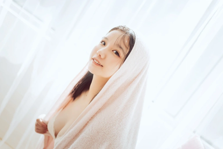 阿半今天很开心《私房》主题写真：26张全套美图