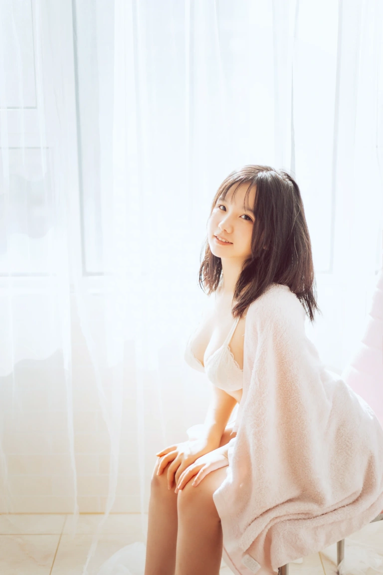 阿半今天很开心《私房》主题写真：26张全套美图