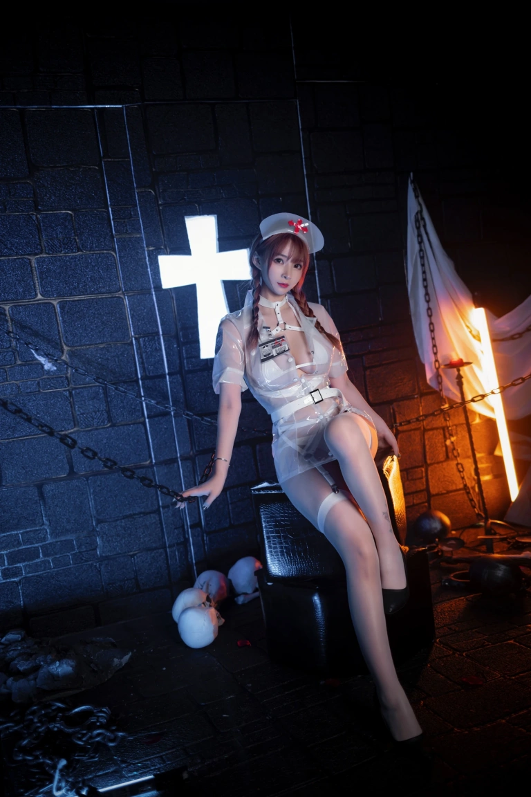 叉子宝宝《透明小护士》主题写真：26张全套美图