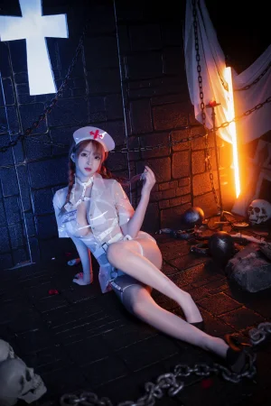 叉子宝宝《透明小护士》主题写真：26张全套美图
