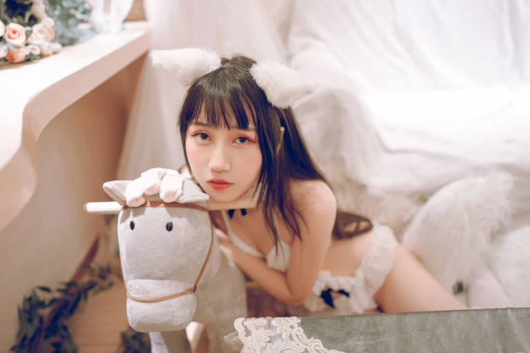 不呆猫《狐狸》主题写真：26张全套美图