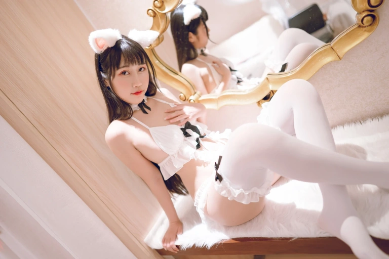 不呆猫《狐狸》主题写真：26张全套美图