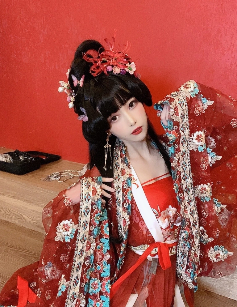 凛子酱《抚绸衣庄》主题写真：26张全套美图