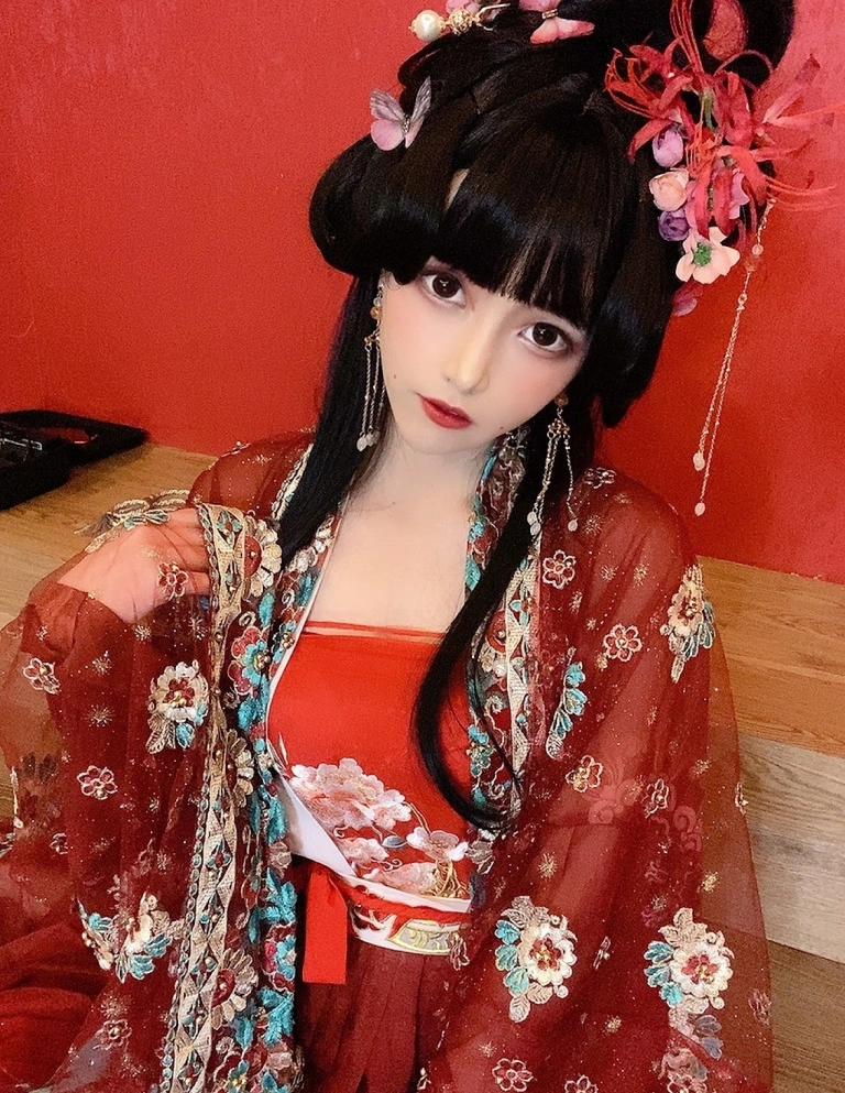 凛子酱《抚绸衣庄》主题写真：26张全套美图
