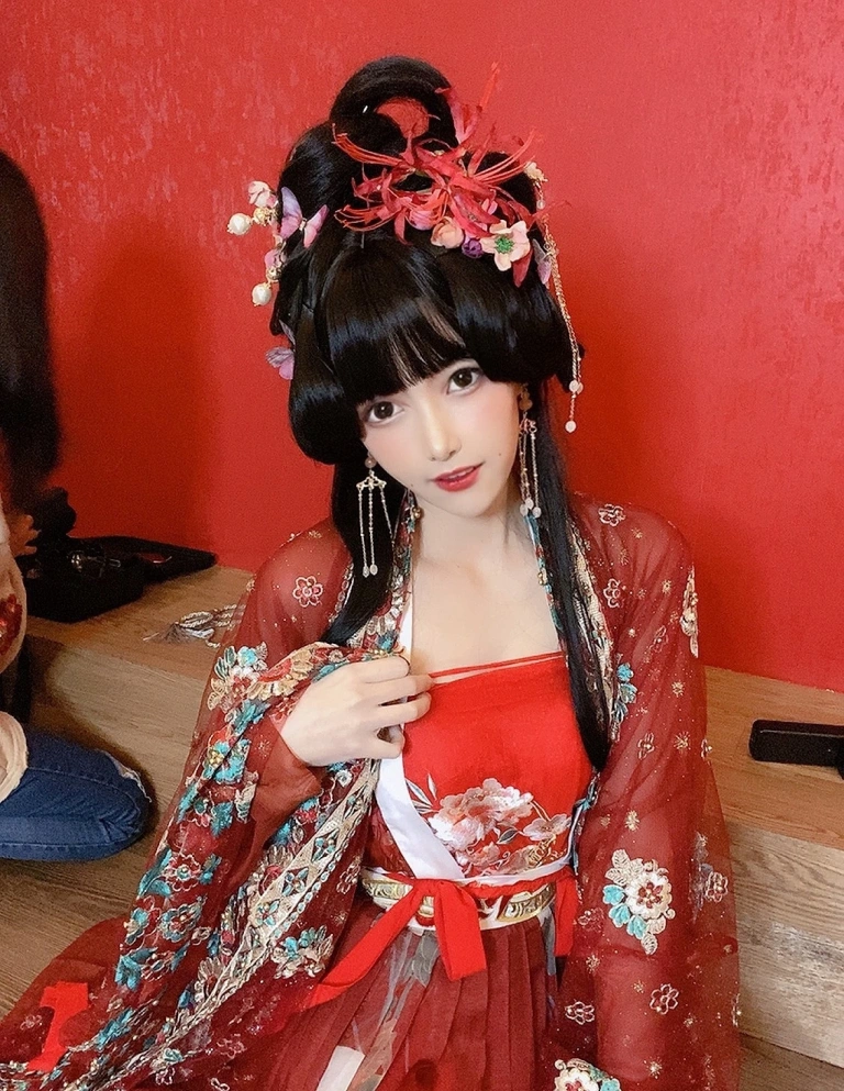 凛子酱《抚绸衣庄》主题写真：26张全套美图
