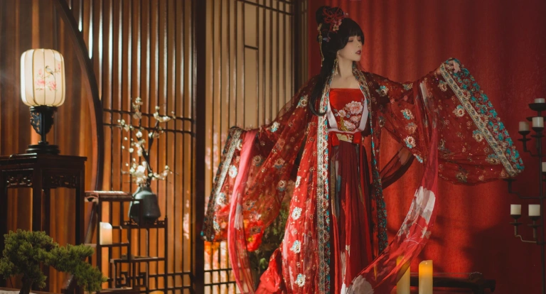 凛子酱《抚绸衣庄》主题写真：26张全套美图