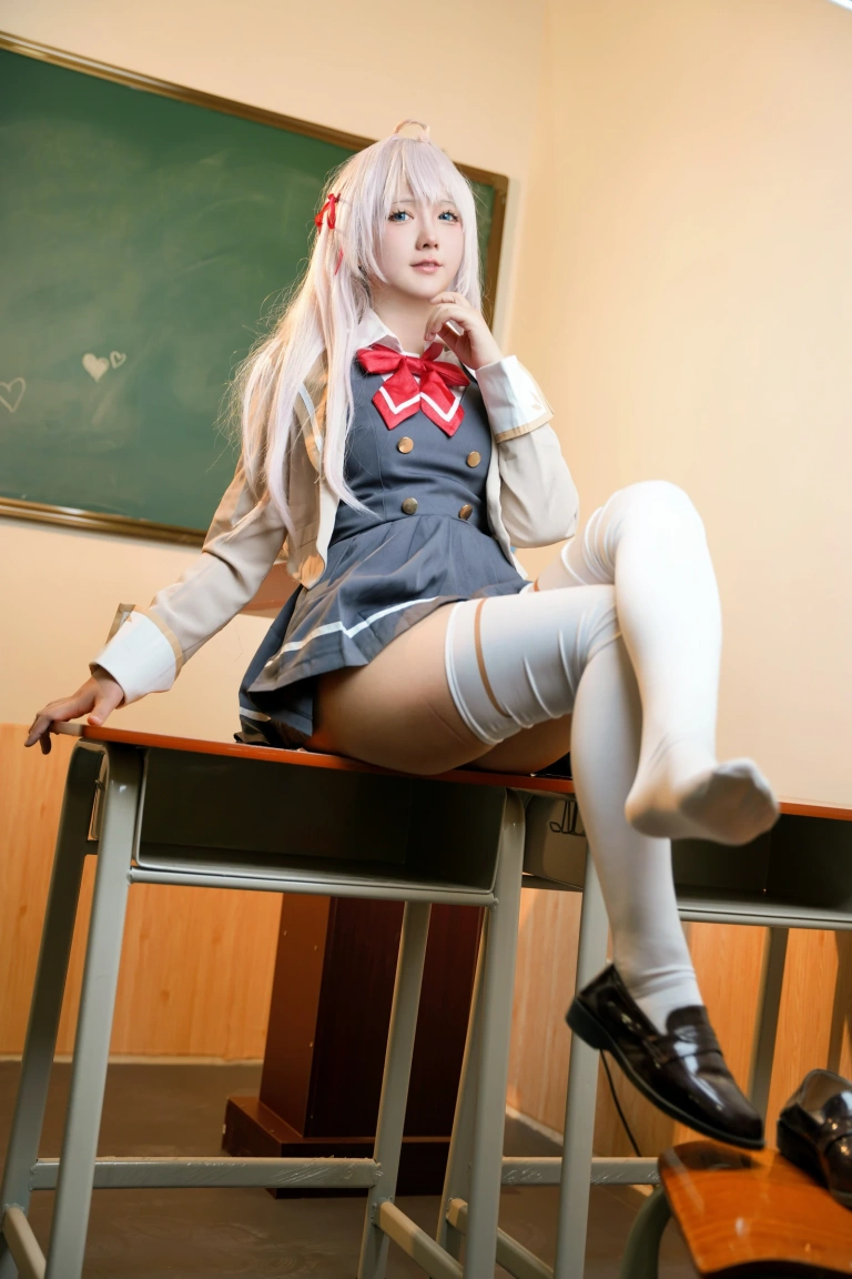 喜欢爱理吗《不时以俄语轻声遮羞的邻座艾莉同学》主题写真：30张全套美图